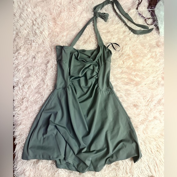 15 dresses (read) - Picture 14 of 16